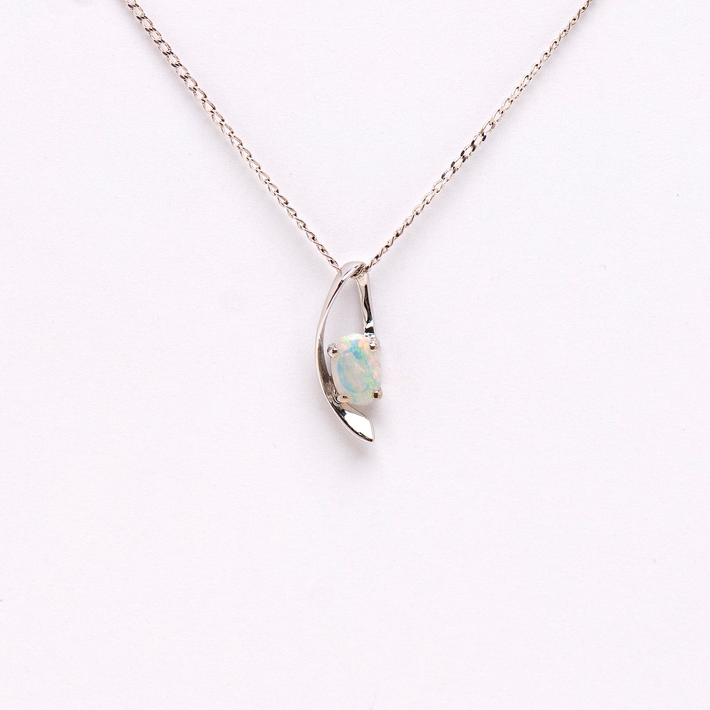 14ct white gold crystal opal pendant