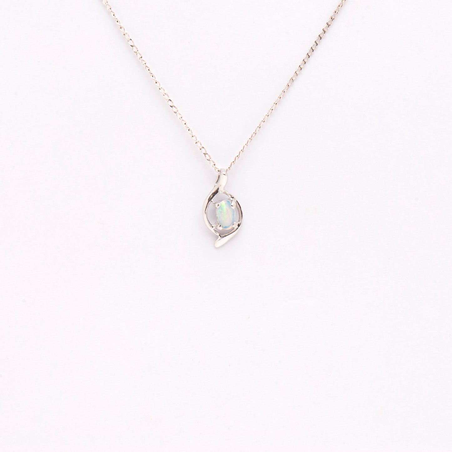 18ct White gold crystal opal pendant with blue, green, orange and yellow | Opalist
